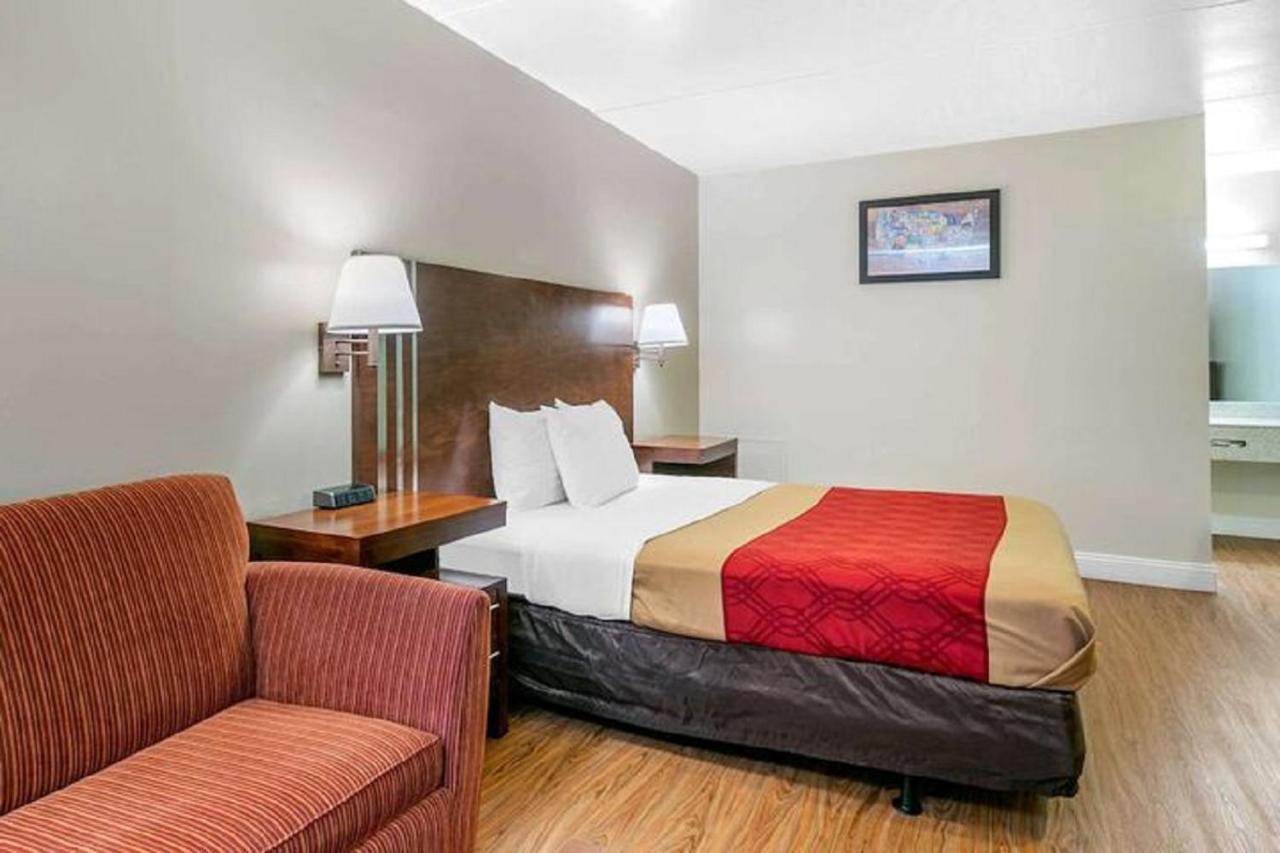 King'S Inn Motel Рединг Экстерьер фото